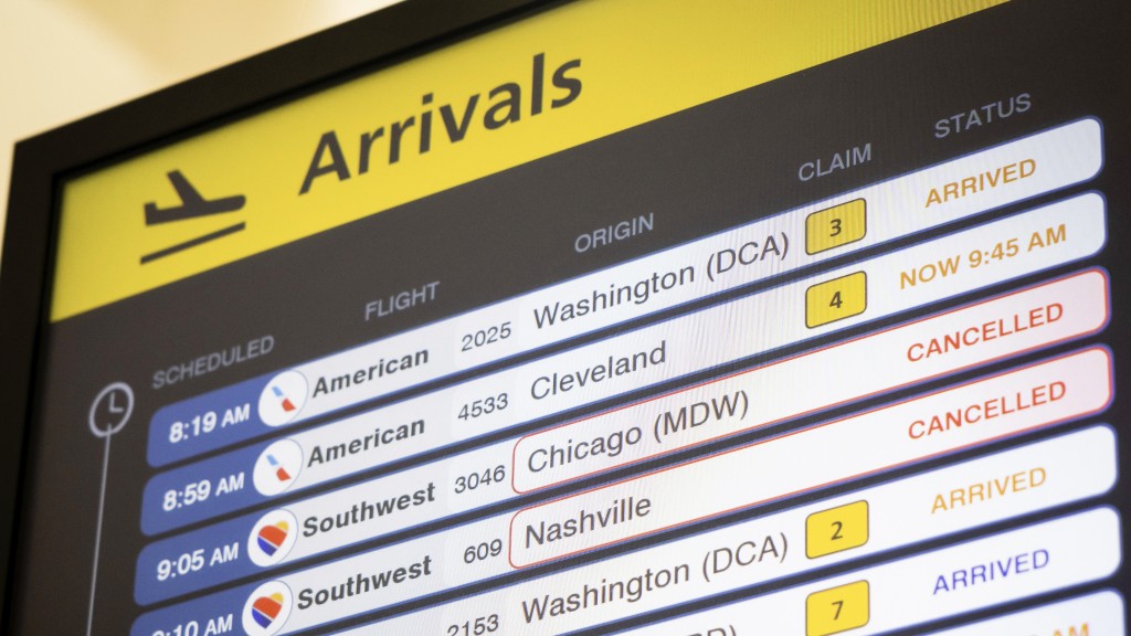 美国政府规定未来航班取消必须退款，不得强迫乘客接受代金券或旅行积分。 美联社