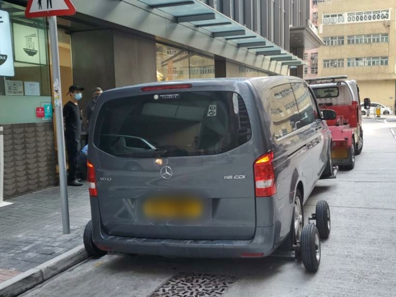 6輛違例停泊的車輛遭拖走。警方圖片