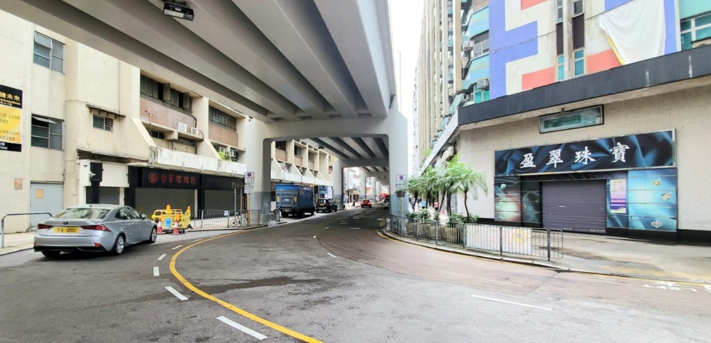 與民樂街相連的民裕街未見有內地旅客出現｡