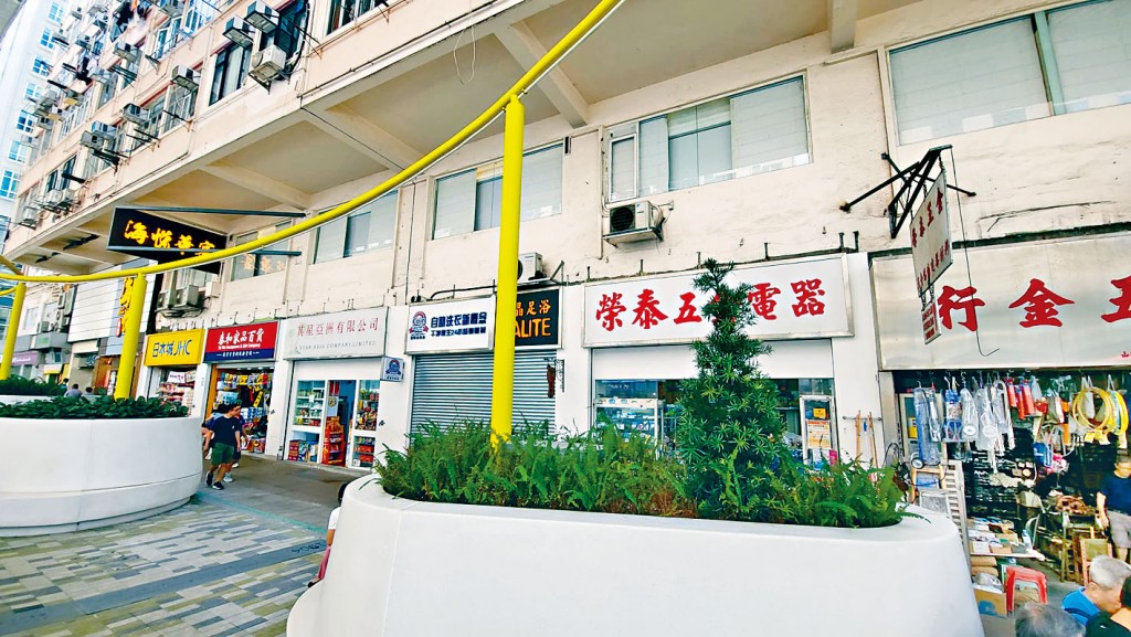 「小巴大王」馬亞木沽售西環業昌大廈一籃子地鋪,作價6480萬。