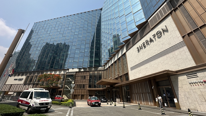 男子倒斃酒店房內。梁國峰攝