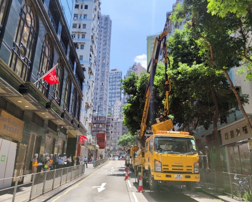 西環有吊船高處急墜,康文署技工一死一傷。