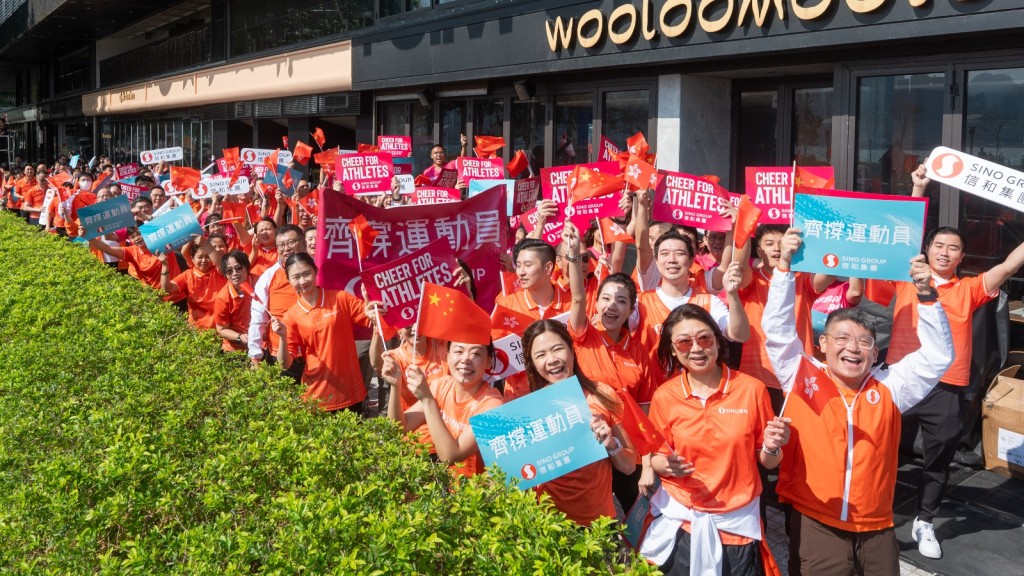 黃永光感謝沿途支持的同事與市民。 黃永光感謝沿途支持的同事與市民。