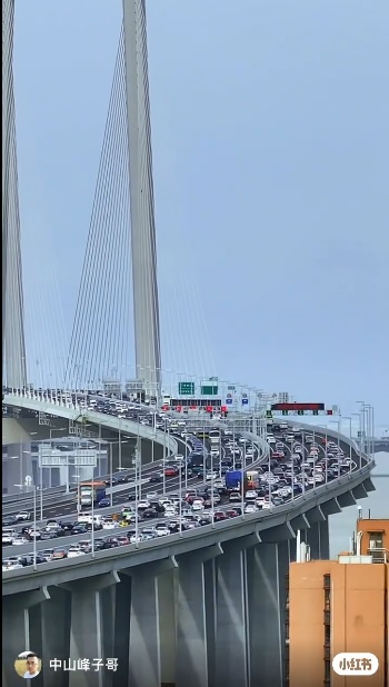 由深圳通往中山，全新的深中通道早於6月30日正式通車，中港群眾都於通車當日湊熱鬧