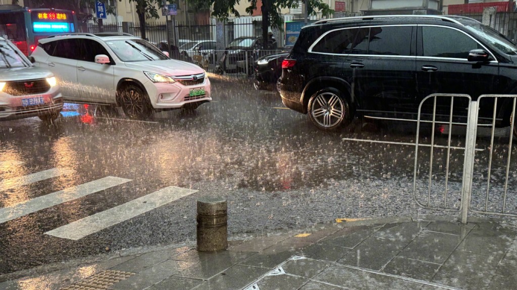深圳今早降雨已逾百毫米。