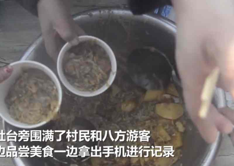 近萬名村民與遊客一同品嚐。網圖