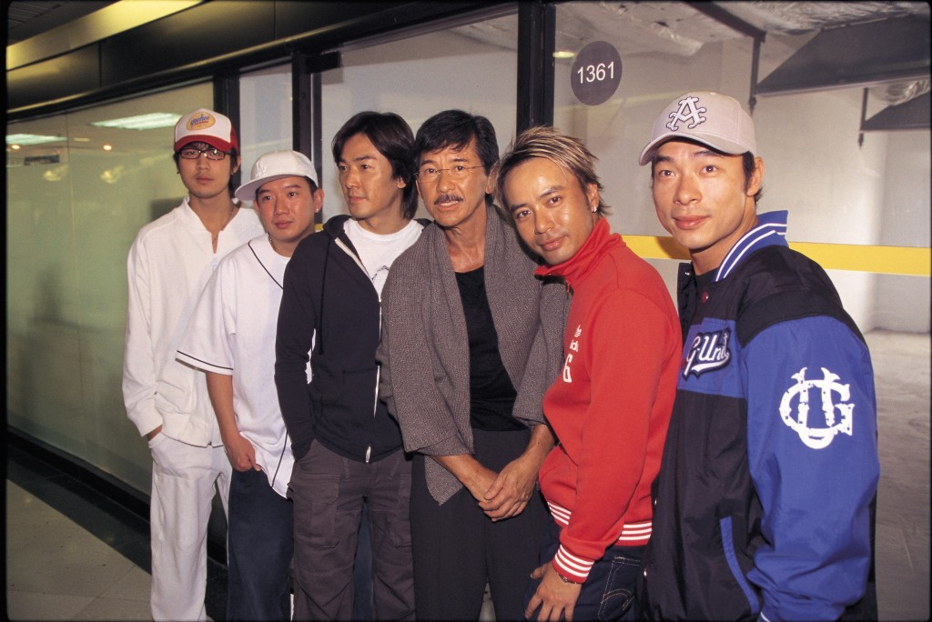 谭俊彦早年曾在香港影坛发展，曾与（左二起）杜汶泽、郑伊健、林子祥、李克勤、许志安等拍《六壮士》。