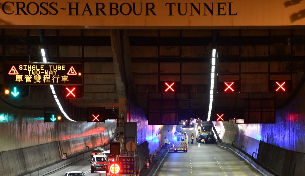 紅磡海底隧道發生三車相撞意外。李家傑攝