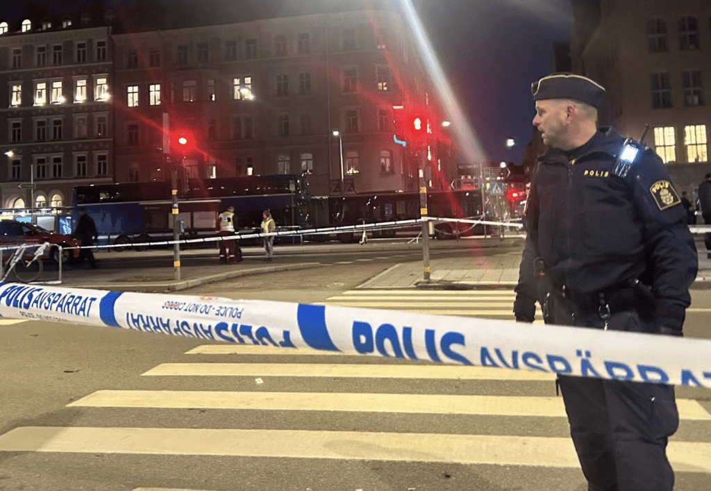 警方在場調查。路透社 警方在場調查。路透社