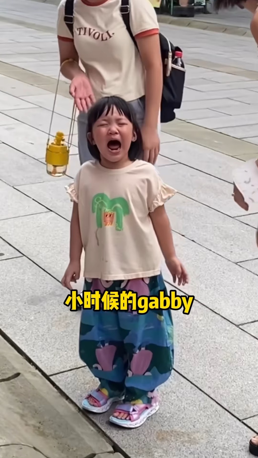 昨日（18日）王祖蓝在社交网出post，分享6岁大女Gabby幼稚园毕业典礼的影片。