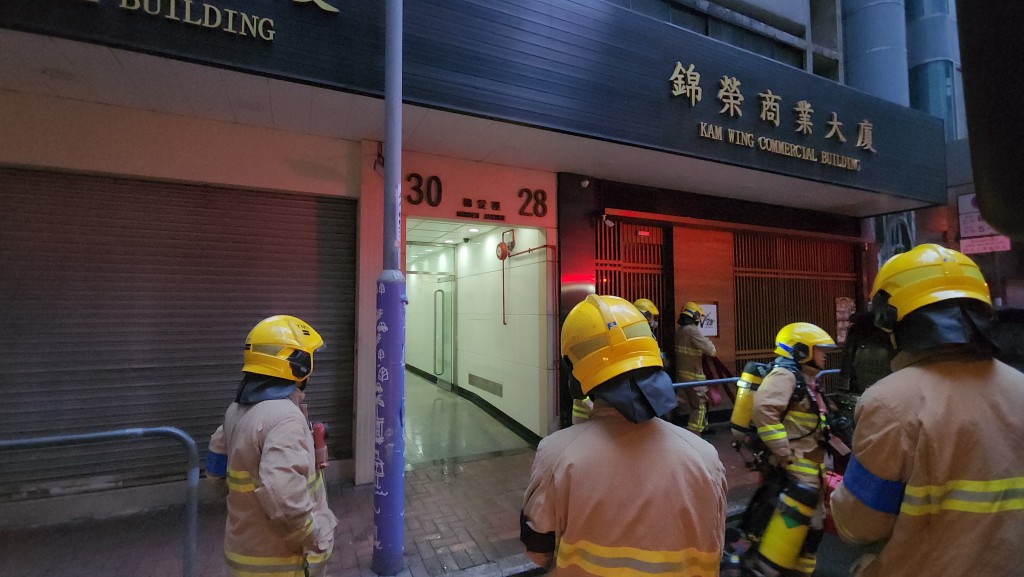 消防到場將火救熄。黎志偉攝 消防到場將火救熄。黎志偉攝