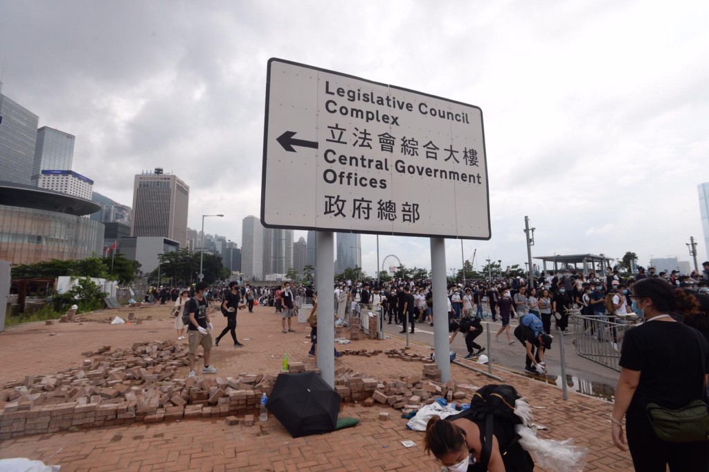 警方指示威者暴力衝擊警方