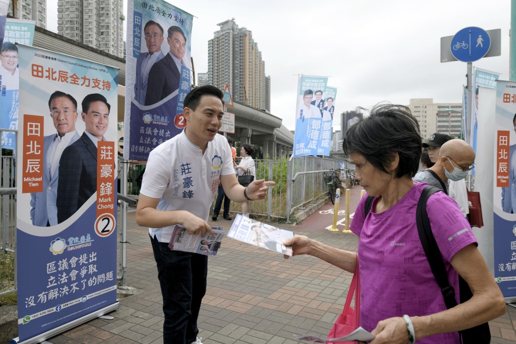 屯門西區議會候選人、實政圓桌莊豪鋒。（陳浩元攝）