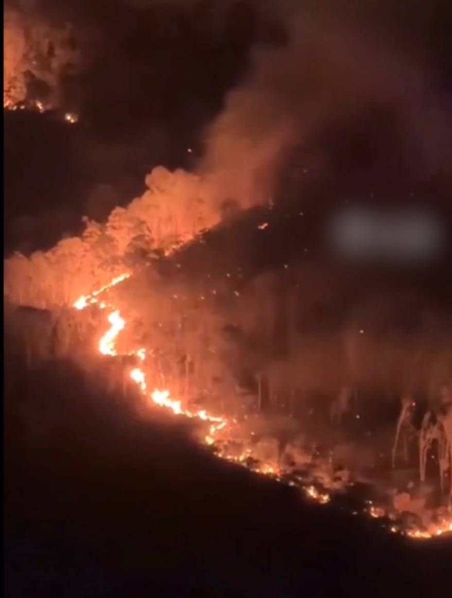 珠三角地區天氣極為乾燥,深圳坪山區突發山火。 珠三角地區天氣極為乾燥,深圳坪山區突發山火。