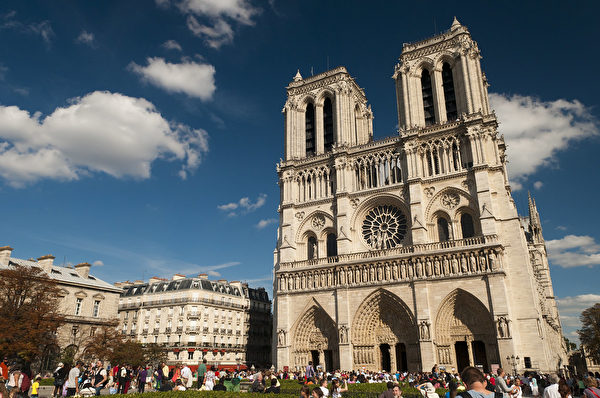 巴黎聖母院是法國標誌性古蹟。