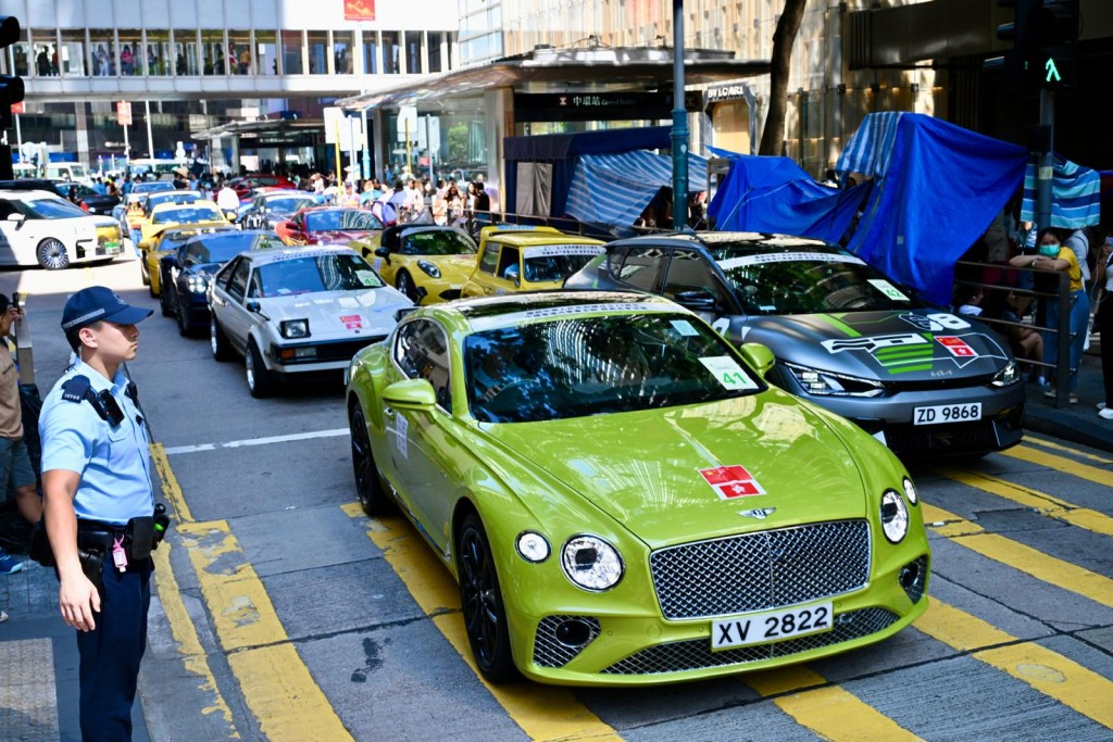 中國香港汽車會今早（6日）舉辦經典名車和古董車巡遊。