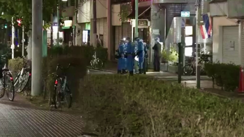 案發於餐廳林立的鬧市街道。 NHK截圖