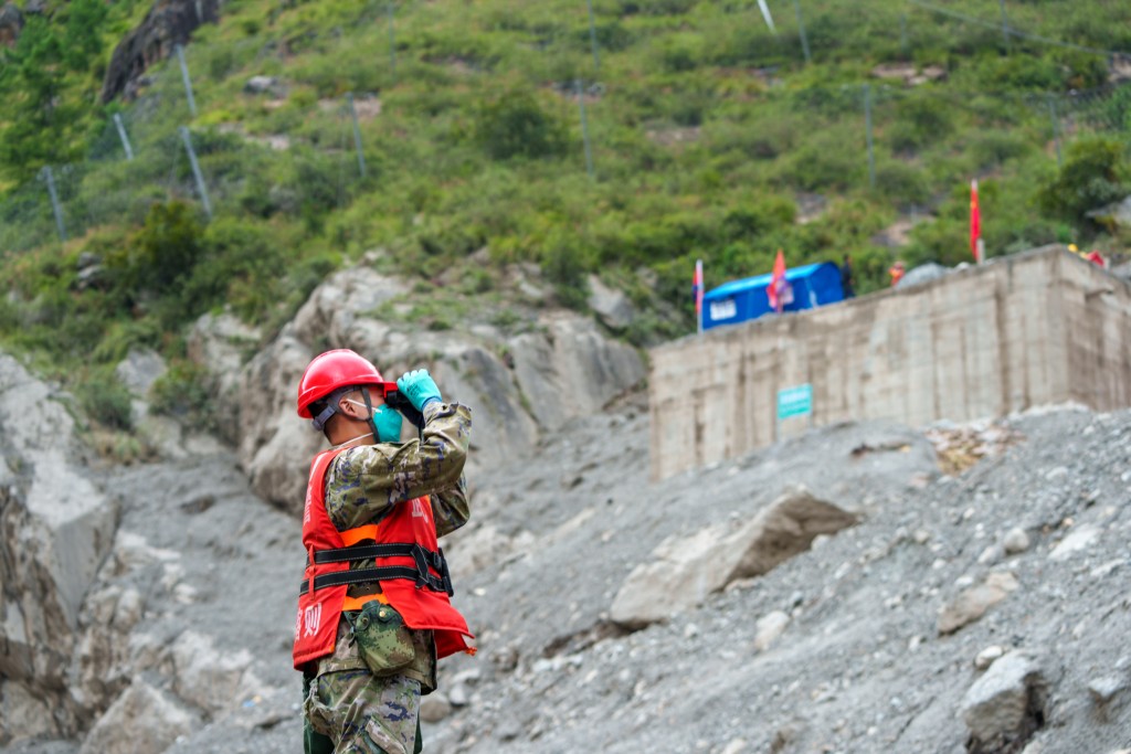 西藏吉隆泥石流災害已致21人遇難541人失聯，搶險救援和應急處置有序開展。 新華社