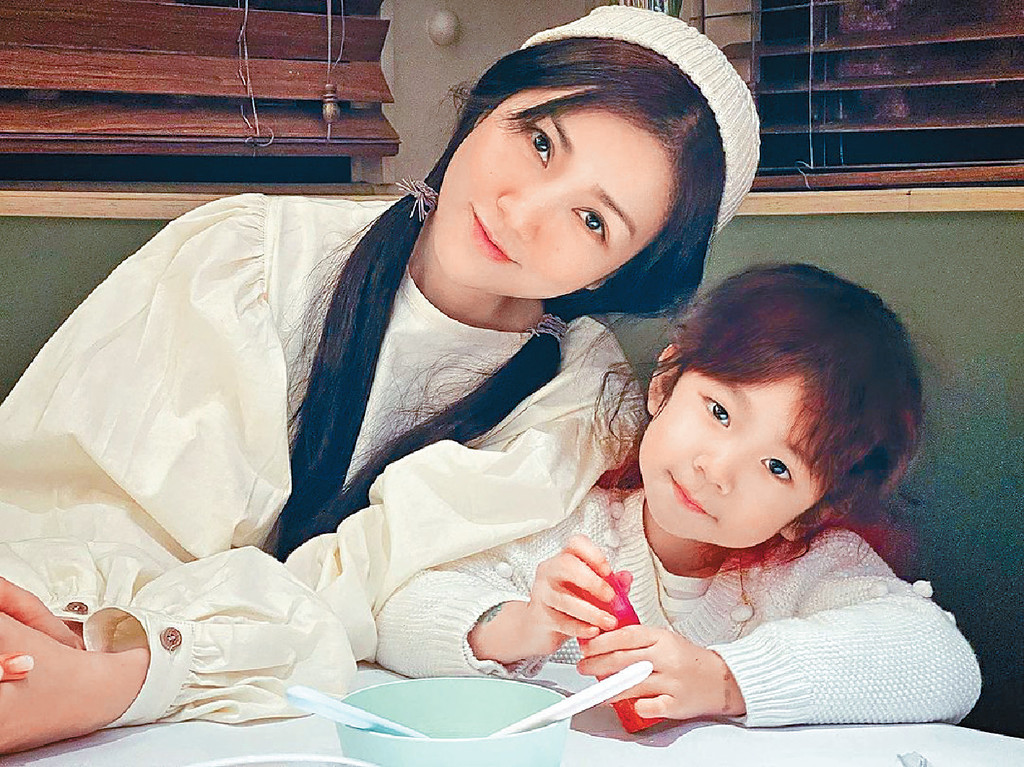 ■Kay跟囡囡關係好好，經常一齊玩黐到實。