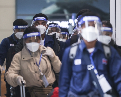 南韓出現4宗懷疑感染Omicron個案，患者包括一對由尼日利亞入境的南韓夫婦。AP資料圖片