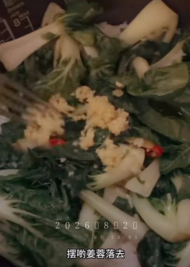 張柏芝為兒子下廚。 張柏芝為兒子下廚。