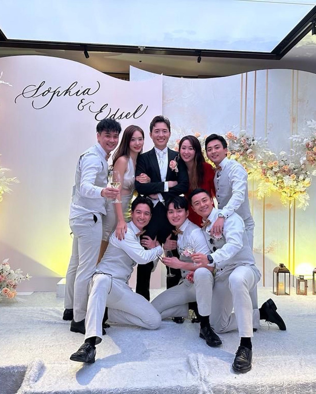 未知繆家慶婚禮是否也有圈中人出席。 未知繆家慶婚禮是否也有圈中人出席。