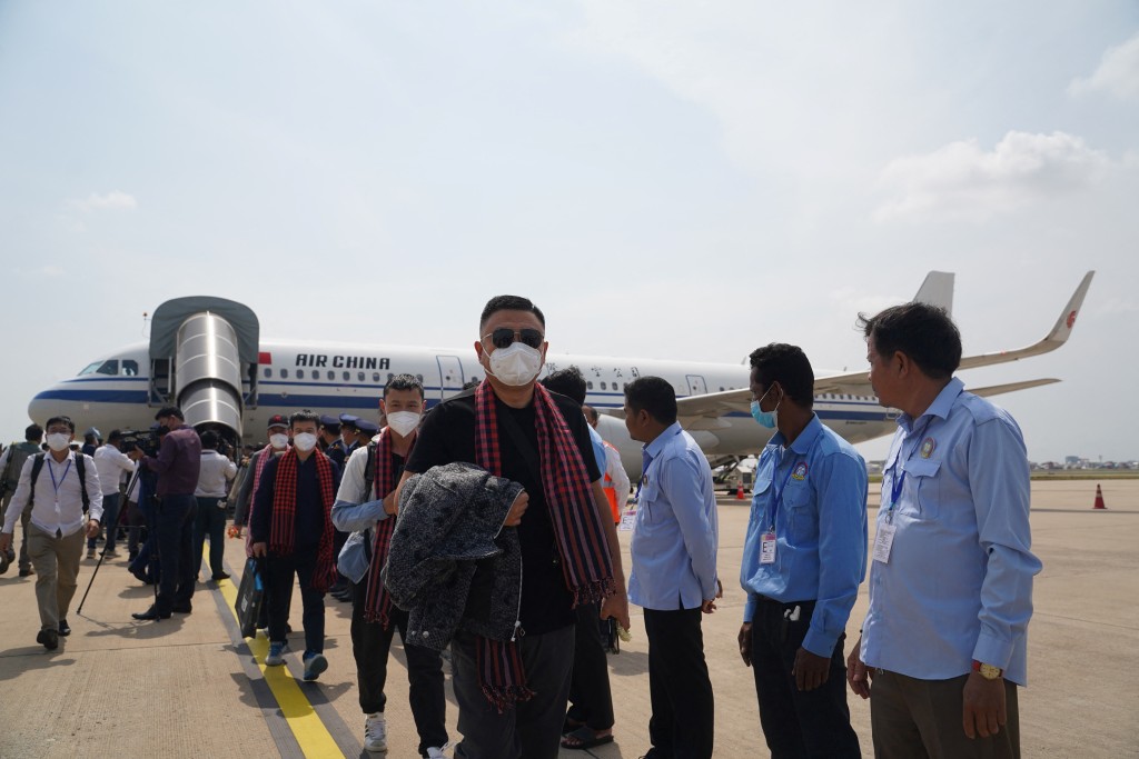 柬埔寨旅遊當局舉行儀式歡迎疫後首批中國遊客。 路透社