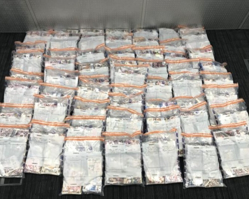 懷疑色情光碟總值約53萬港元。警方提供