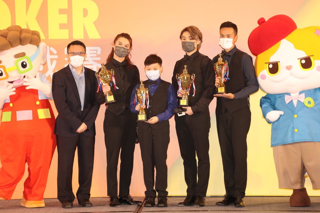 Tiger夥拍11歲的天才兒童桌球手廖予生一組。