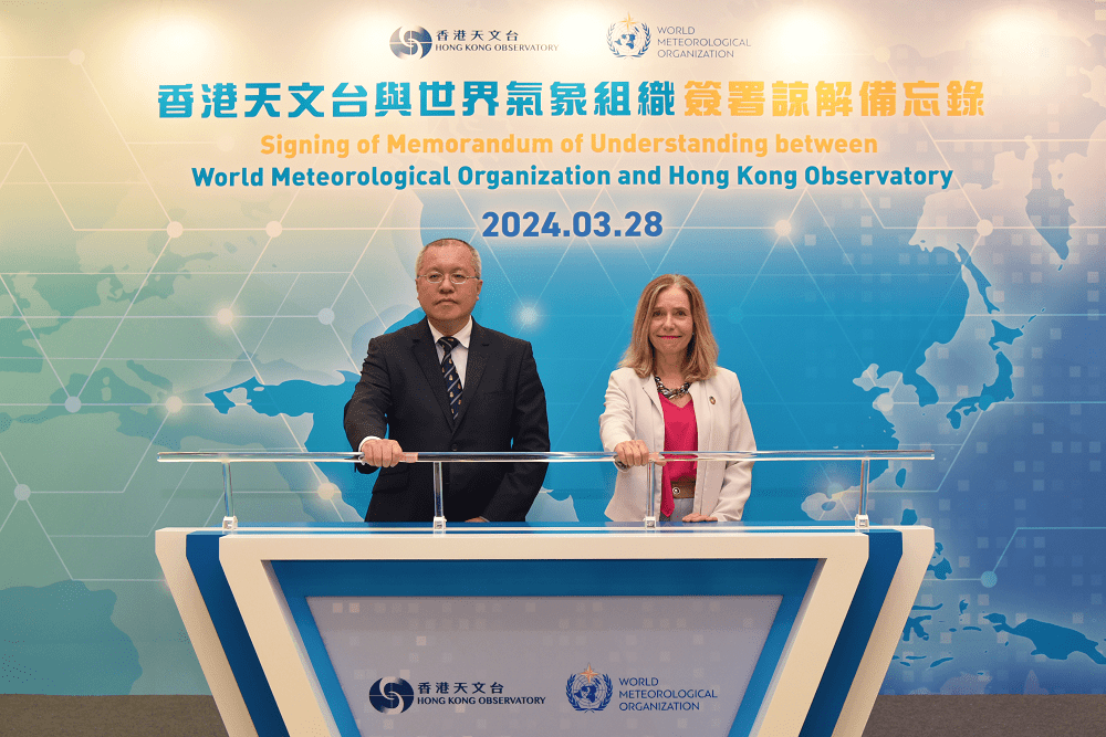 左起：天文台台长、世界气象组织中国香港常任代表陈栢纬，世界气象组织秘书长席列斯特．绍罗（Celeste Saulo）。