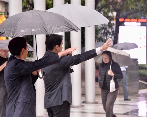 本港地區今日多雲,有幾陣驟雨,天氣清涼。資料圖片