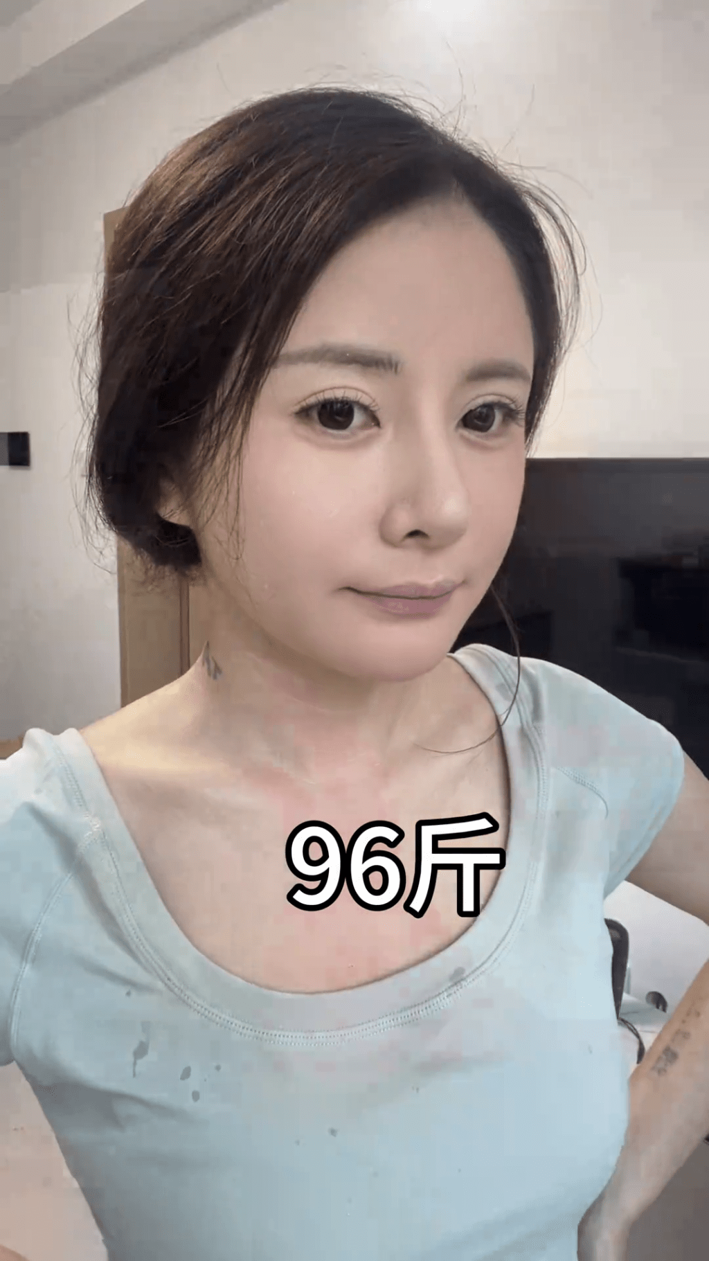 浙江女狂减43磅撞样杨幂，拍片记录减肥过程。