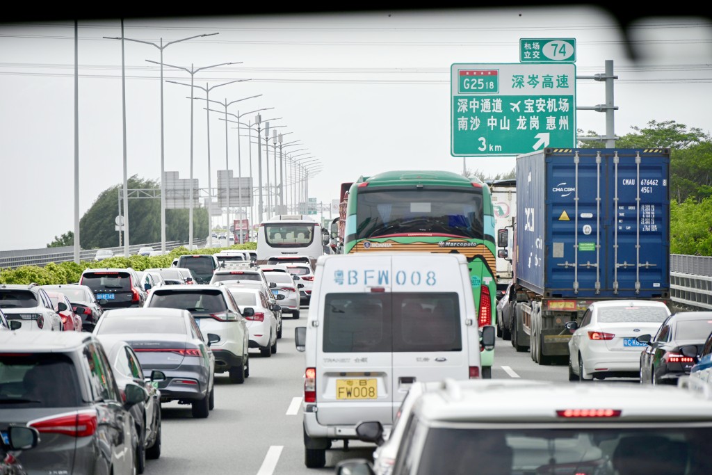 深中通道今年6月啟用後，車流量屢創新高。資料圖片