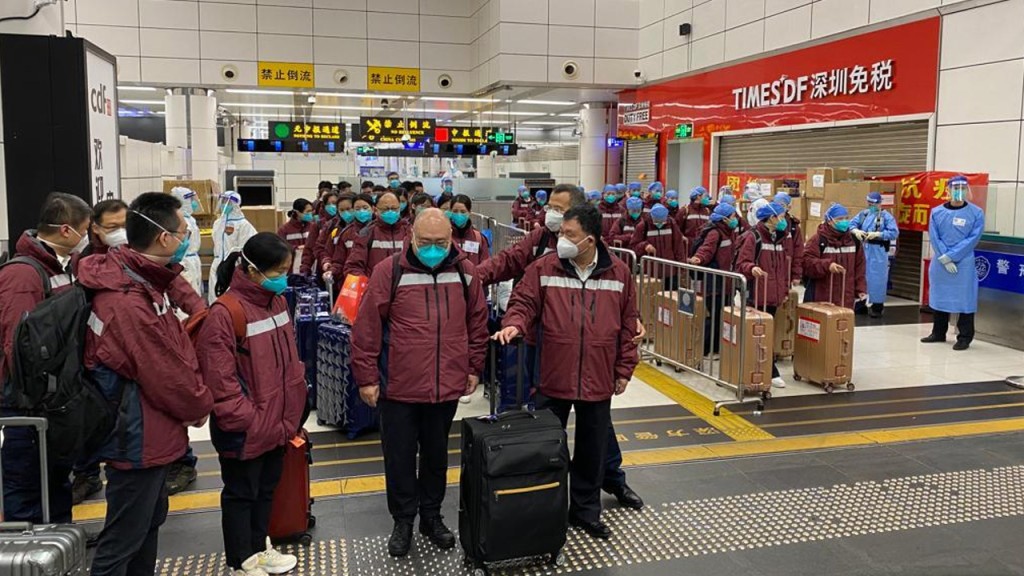 第二批內地專家組昨日抵港。資料圖片