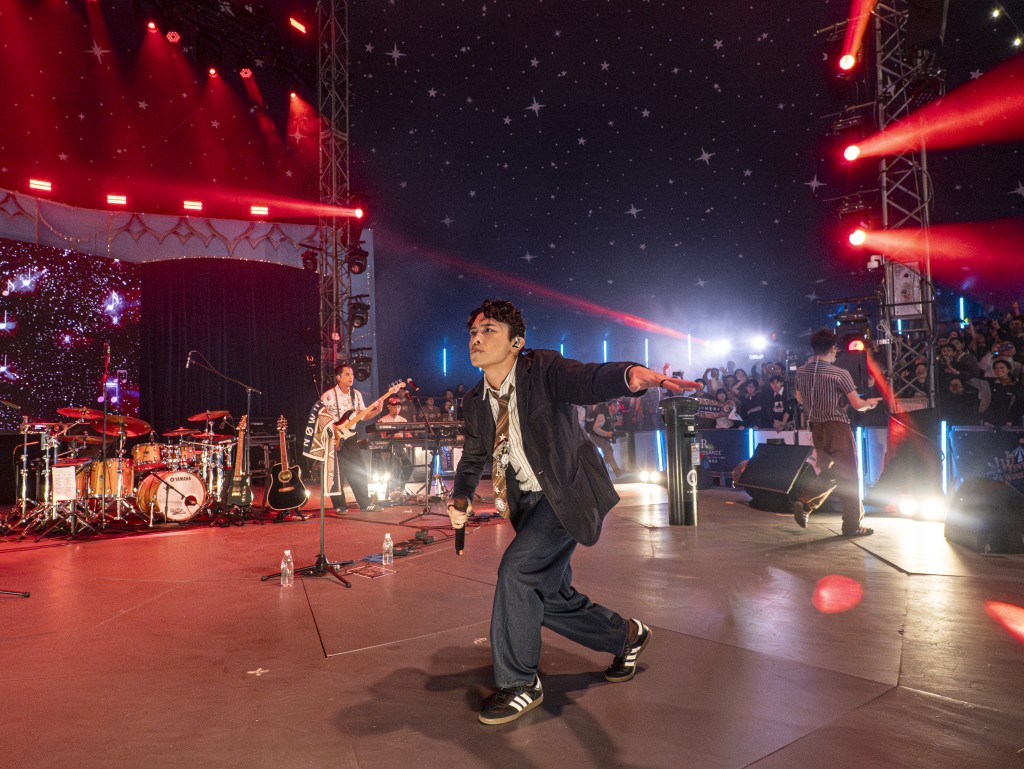 樂隊Nowhere Boys 日前(30日)在中環AIA嘉年華大帳幕舉行《Letters of Nowhere - The Concert》。 樂隊Nowhere Boys 日前(30日)在中環AIA嘉年華大帳幕舉行《Letters of Nowhere - The Concert》。