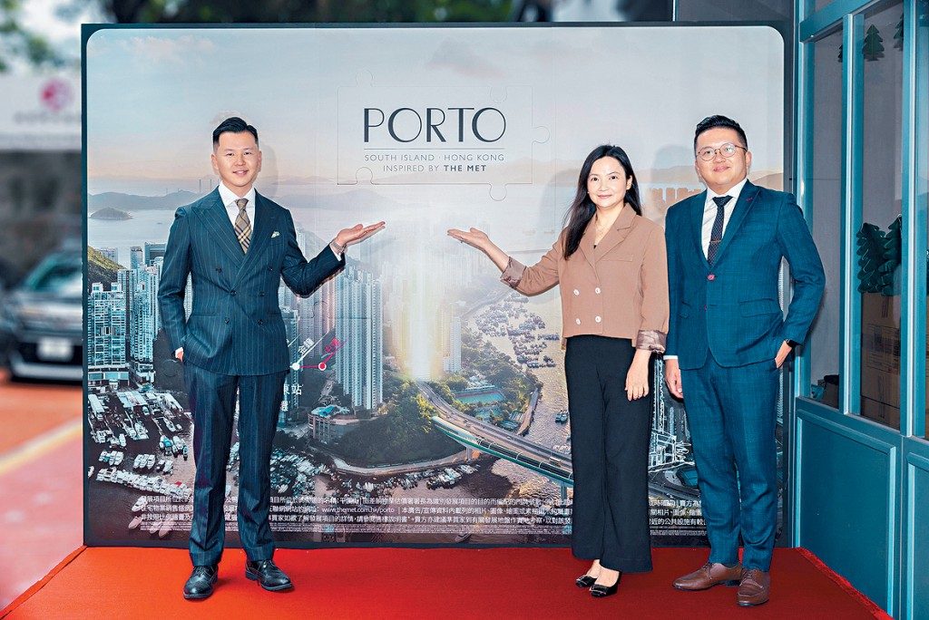 宏安程德韻（中）表示，PORTO共提供174伙，明年初上樓書及推售。黃文浩（左一）、陳永盟（右一）。
