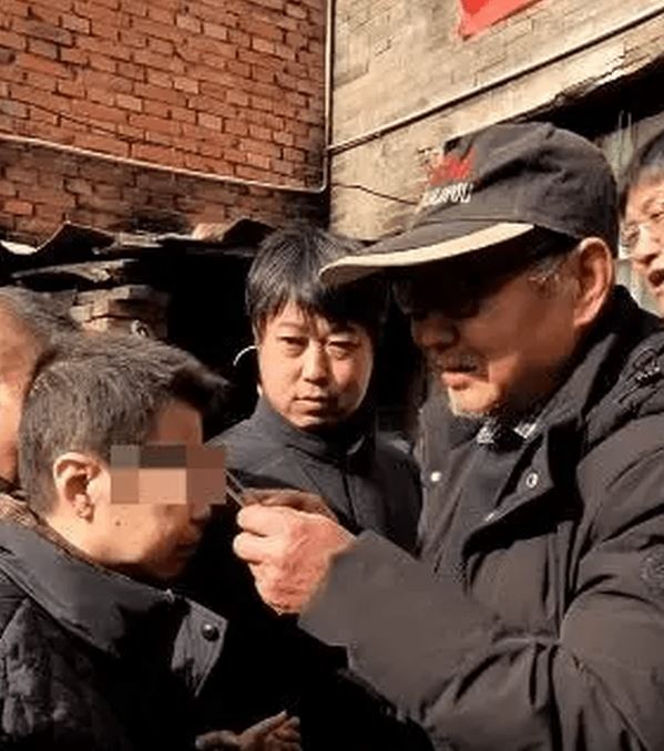 卜某2024年底，相隔13年与父亲重逢。