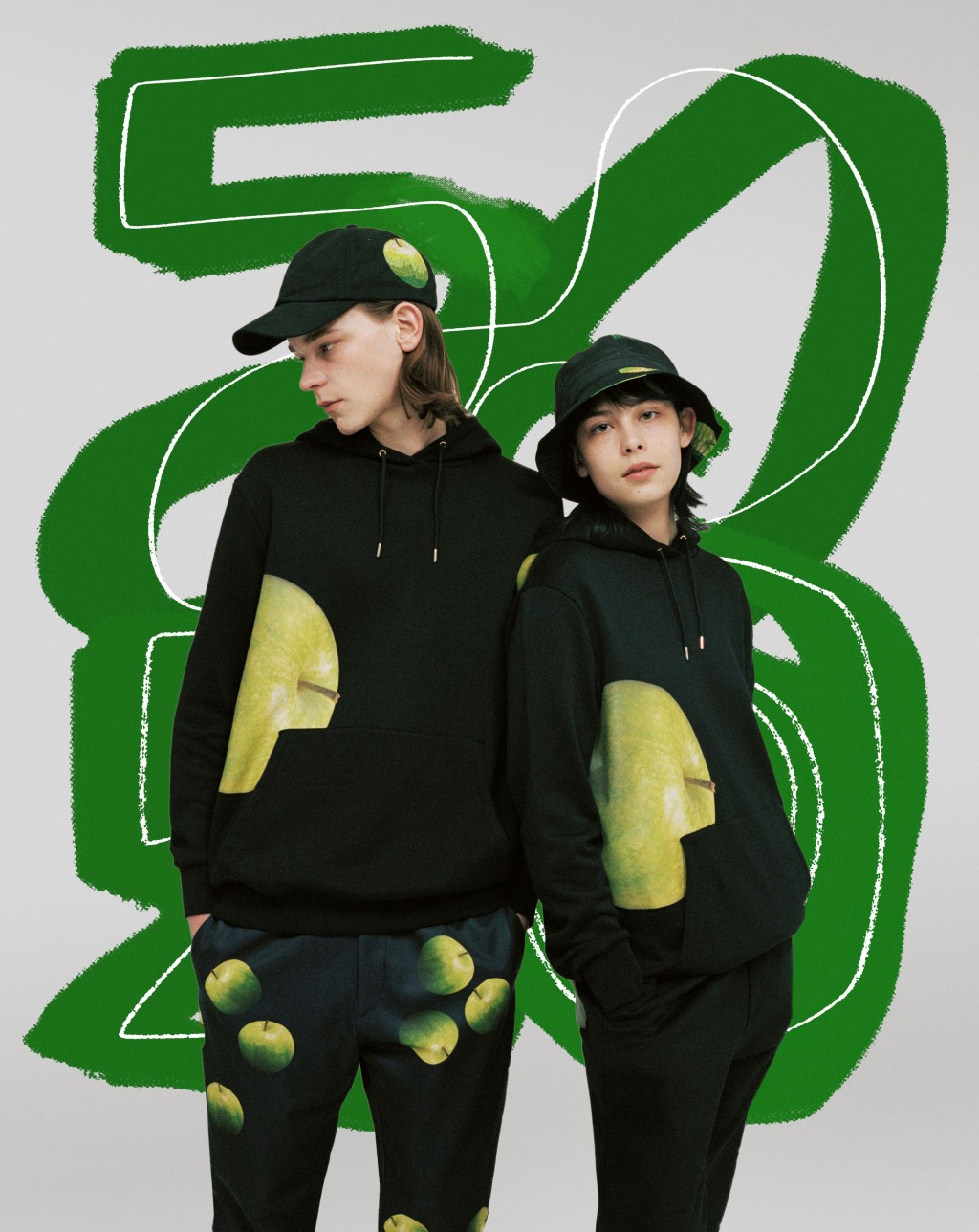 为庆祝品牌成立五十周年，特意推出男女装别注系列，新作设计重新演绎取材自1988至2002年间创作的典藏印花。