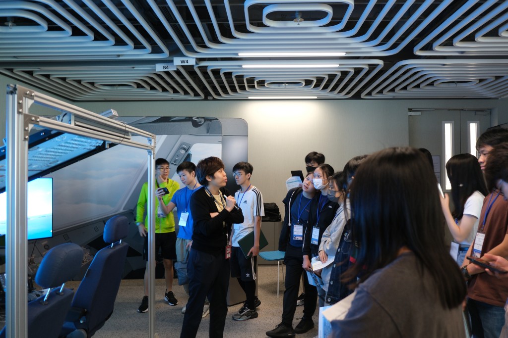 参赛队伍在比赛前视察了香港国际机场与周边设施。林世雄网志图片