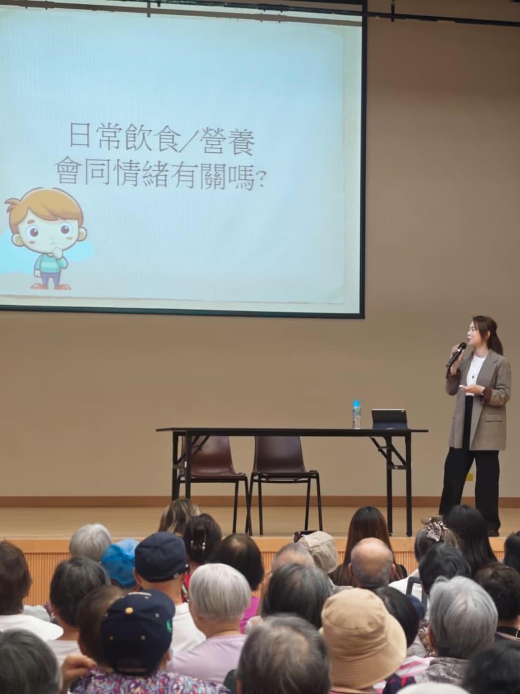 歐倩怡積極開工,賺錢交租。 歐倩怡積極開工,賺錢交租。
