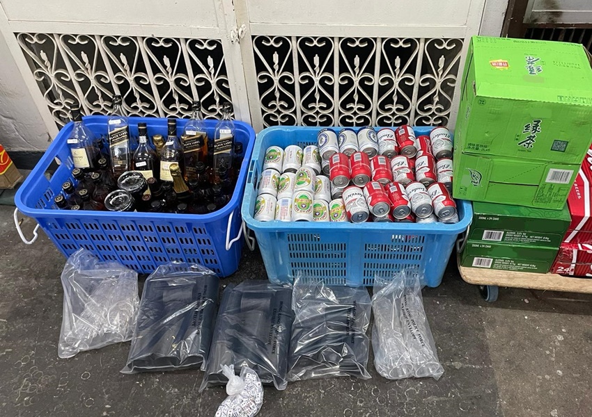 檢獲約700罐啤酒及115瓶烈酒,總值約6萬4千5百元。警方圖片