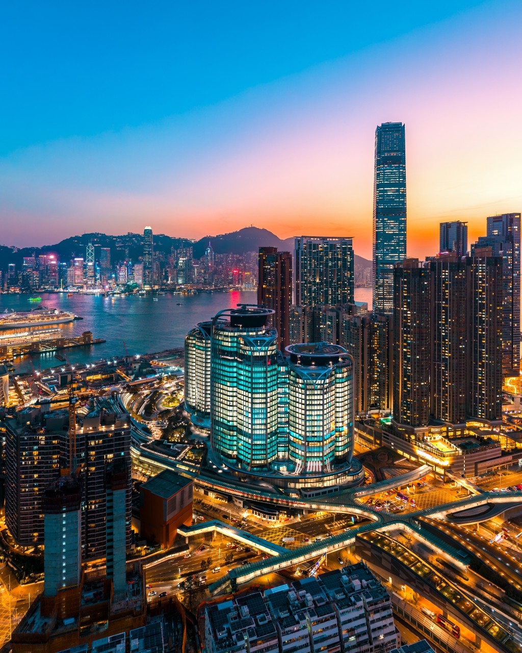 環球匯的戰略性定位尤其迎合國際和內地金融機構的需要，已獲多家知名企業落實承租。