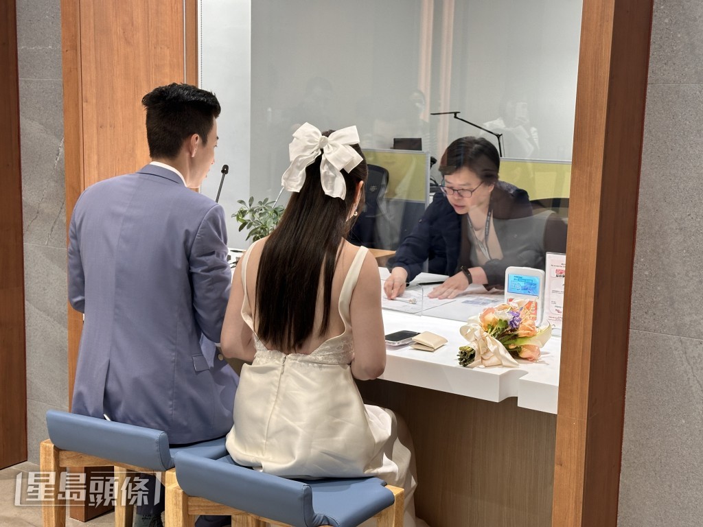 現時全港六間婚姻登記處可舉行婚禮場次共約2萬次，平均使用率只有5成。資料圖片