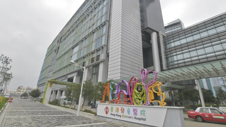 醫管局重申不建議無確診家長在隔離病房陪伴新冠確診兒童。資料圖片