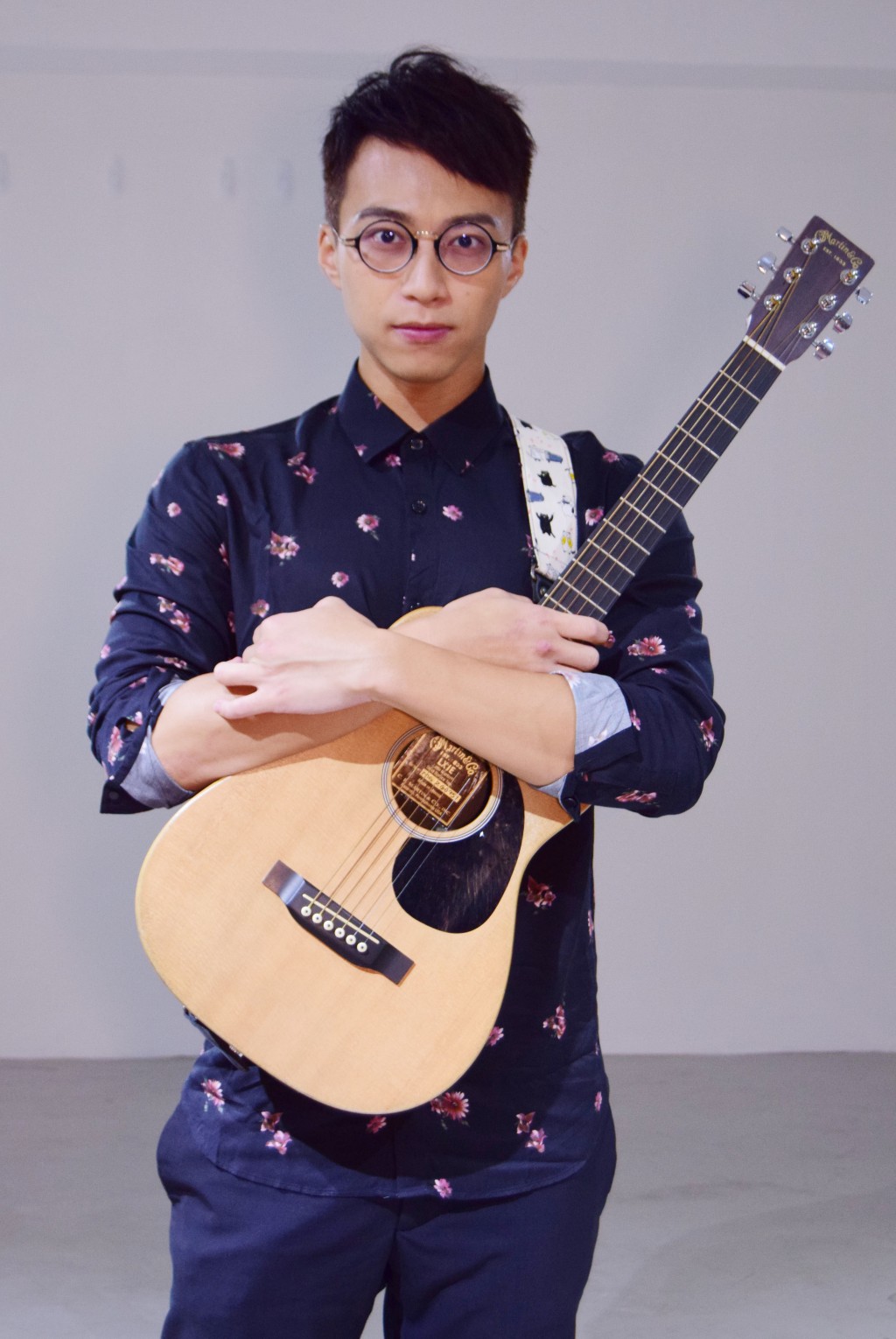 吴业坤日前因突然有工作，甩底谷娅溦的新碟宣传。