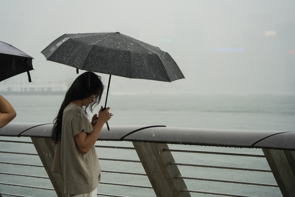 天文台料日間天氣轉壞。 天文台料日間天氣轉壞。