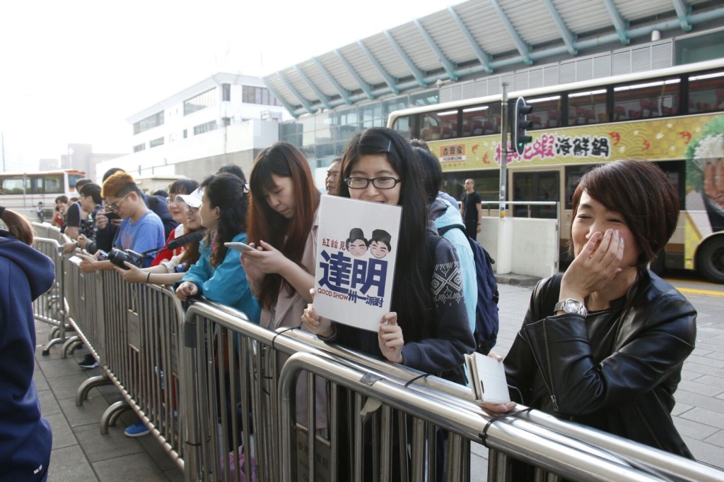 有歌迷赞刘以达瘦咗好有型。