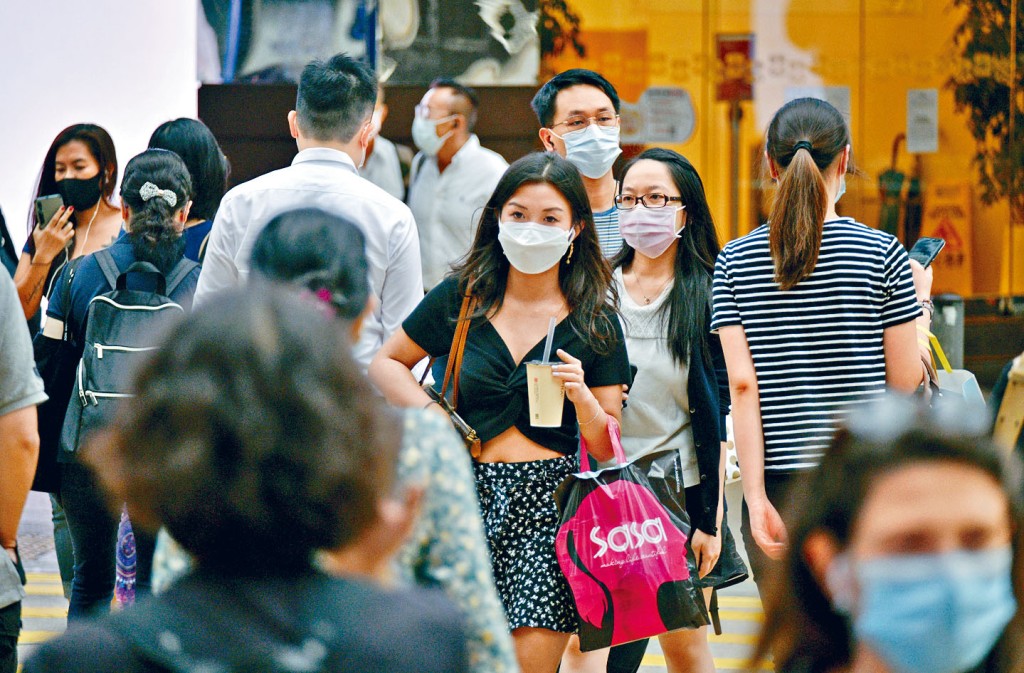 疫情尚未「斷纜」，市民仍須維持防疫措施。