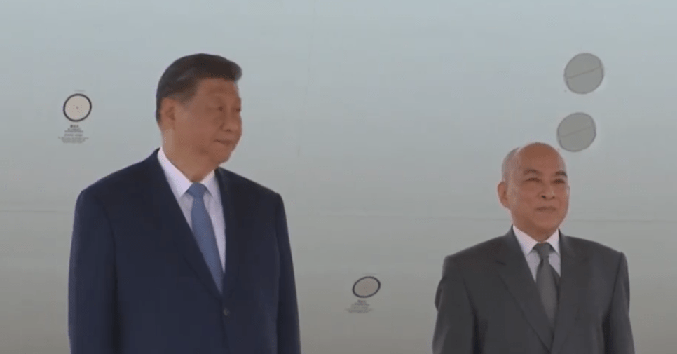 習近平抵達金邊,對柬埔寨展開國事訪問。柬中時報 習近平抵達金邊,對柬埔寨展開國事訪問。柬中時報
