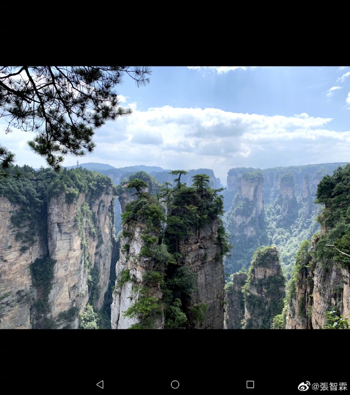 張智霖貼遊張家界時拍下的美景。